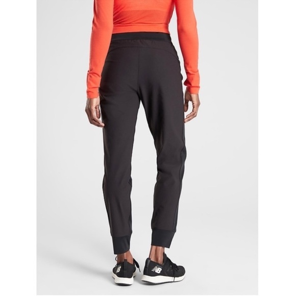 Athleta Headlands Hybrid Trek Jogger Black 8 - Picture 3 of 10